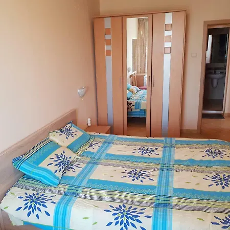 2 Flat דירה *